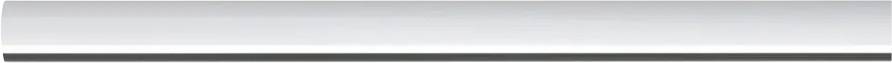 Dlhý, úzky, horizontálny strieborný pruh s kovovým alebo zrkadlovým vzhľadom.