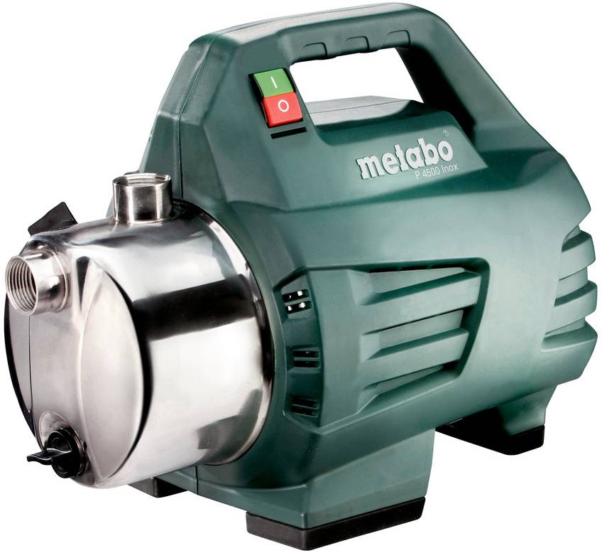 Zelená elektrická vodná pumpa Metabo s nerezovým telom, rukoväťou a vypínačom, znázornená na bielom pozadí.