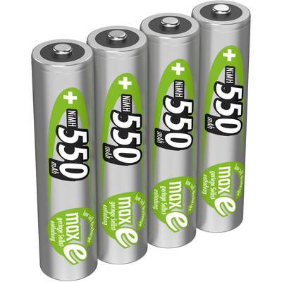 Štyri strieborné AA batérie s kapacitou 550 mAh a zeleným logom 'max e'. Nápis zdôrazňuje environmentálne friendly vlastnosti.