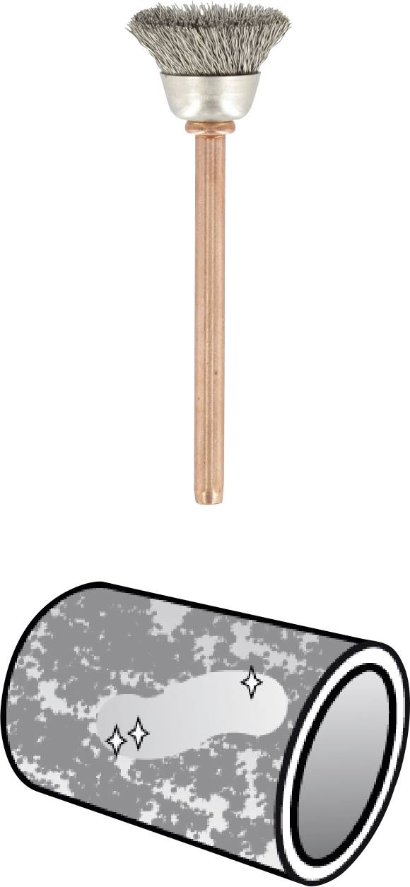 'Drôtená kefa a leštený kovový povrch. Drôtená kefa sa používa na čistenie a vyhladenie kovových valcov.'