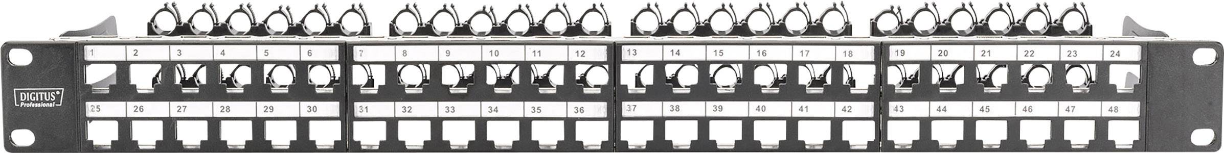 Patch panel s 24 portami RJ45, očíslovanými od 1 do 24, určený na správu a organizáciu sieťových pripojení v racku.