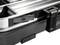 Otvorený čierny kufor so strieborným hliníkovým rámom a robustným uzatváracím mechanizmom, ktorý odhaľuje vnútorné priehradky na náradie.