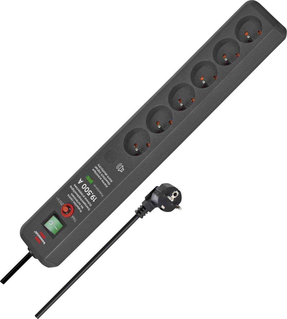 Čierna šesťzásuvková prepäťová ochrana s vypínačom a zapojeným kábľom, zobrazená na bielom pozadí.