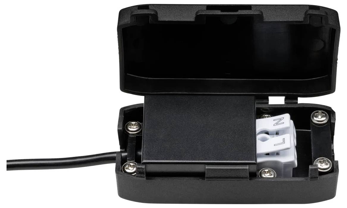 Čierne otvorené púzdro s káblovým pripojením. Vo vnútri je vidieť malý elektrický obvod, ktorý je upevnený skrutkami.