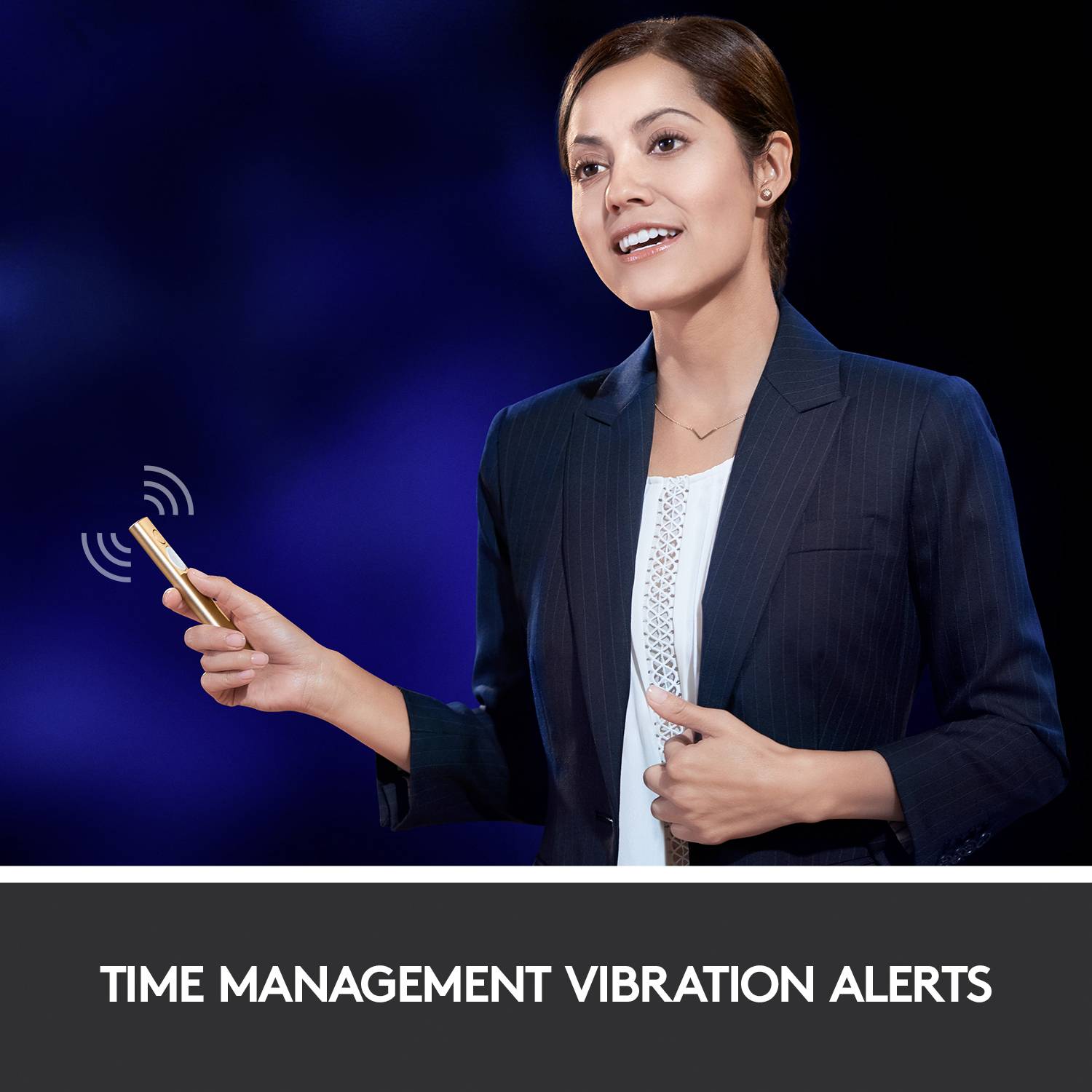 Žena drží smartfón, ktorý zobrazuje vibrácie. Text dole: 'Manažment času s vibračnými upozorneniami'