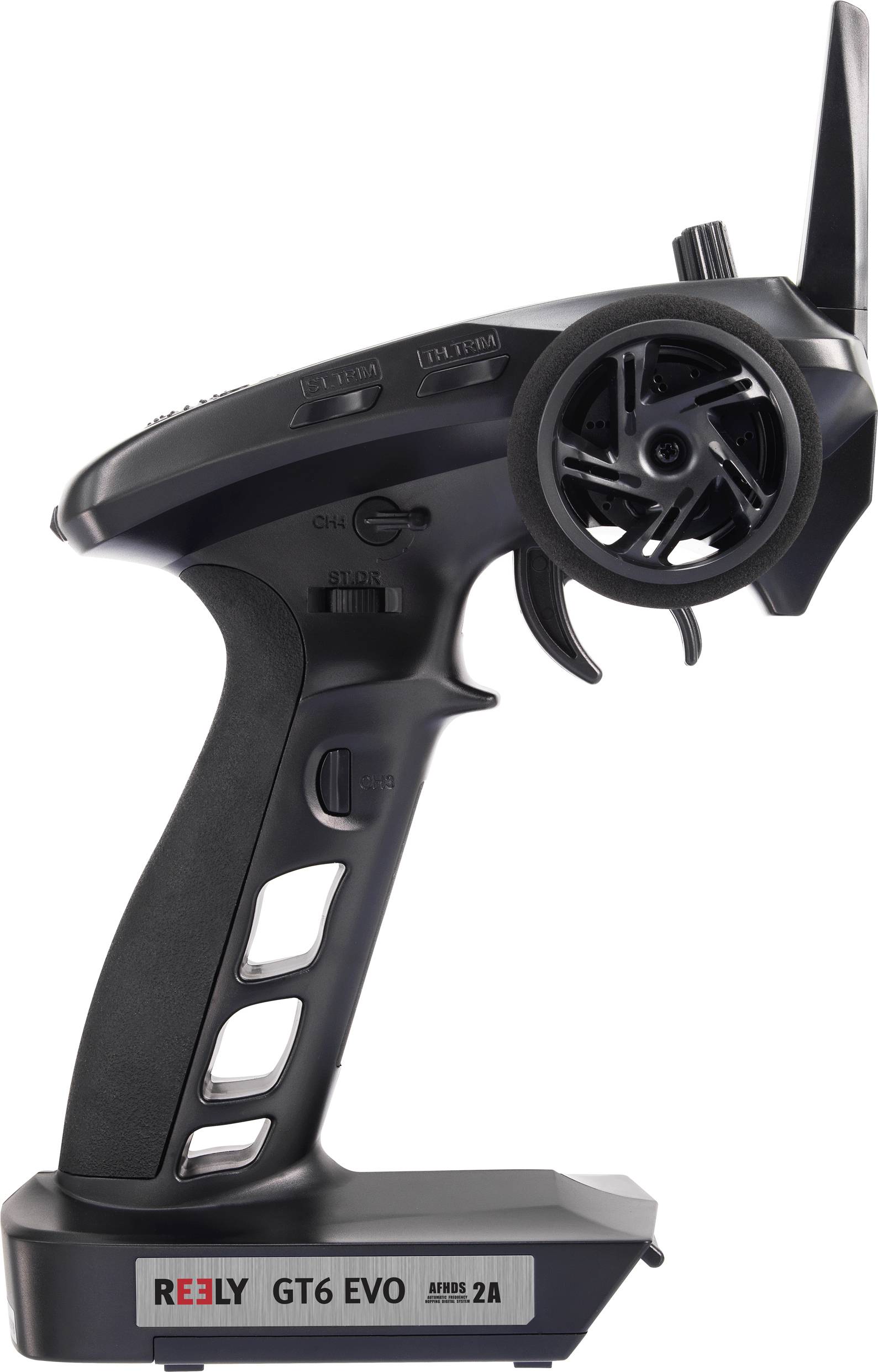 Čierny vysielač rádiového diaľkového ovládania s ergonomickým držadlom a ovládacím tlačidlom. Označenie modelu 'REELY GT6 EVO' na spodnej strane.