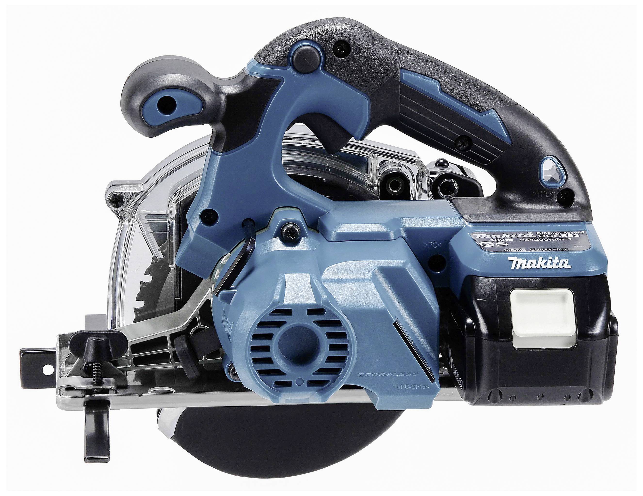 Akumulátorová ručná okružná píla v modrej a čiernej farbe, pohľad z boku. Má ergonomickú rukoväť, viditeľné pílové ostrie a bezpečnostnú ochranu. Názov značky je dobre viditeľný.