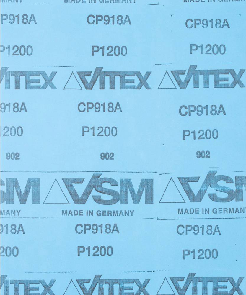 Modrý pozadí s bielym textom: 'VITEX, VSM, CP918A, P1200, Vyrobené v Nemecku'. Opakujúci sa vzor, žiadne ďalšie grafiky.