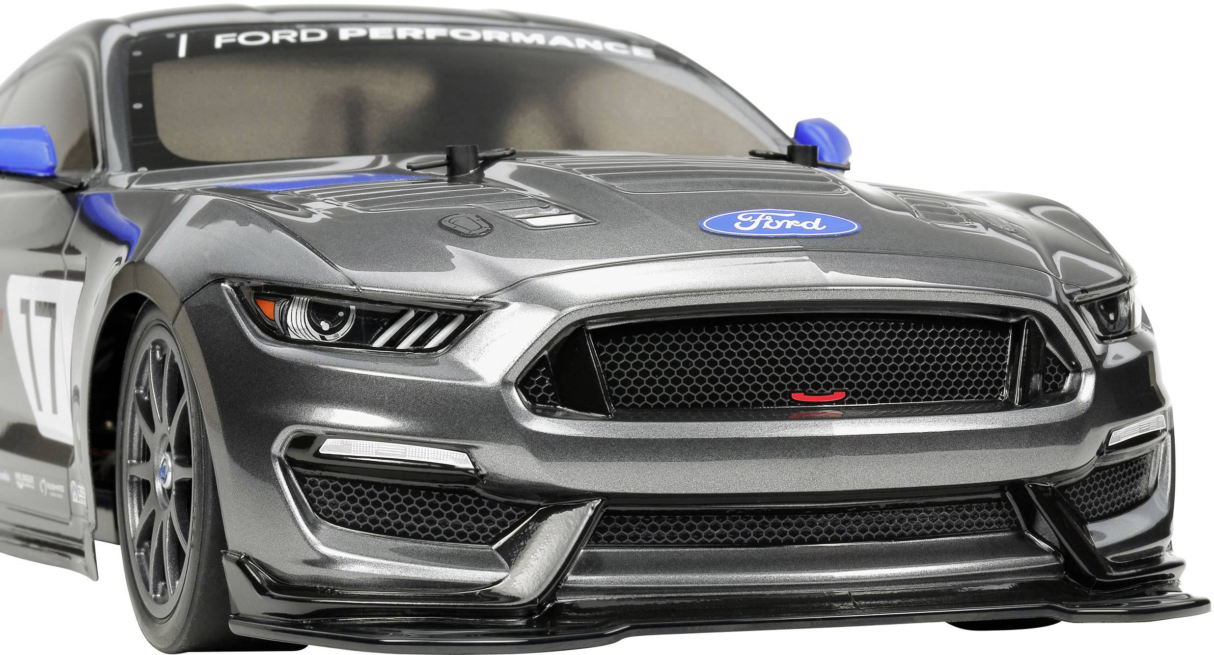 Model hračkárskeho sivého Ford auta s nápisom 'Ford Performance' na prednom skle a číslom 17 na boku.