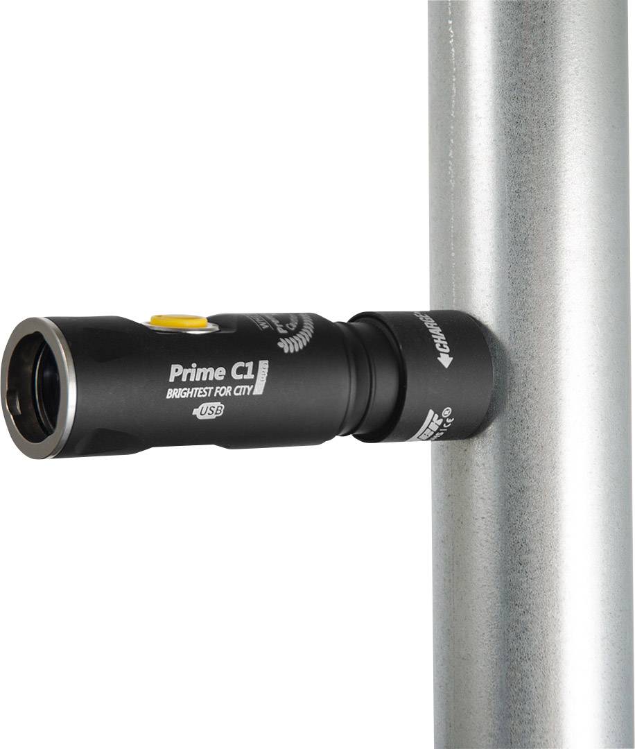 Baterka pripevnená horizontálne na kovovej tyči s nápisom 'Prime C1 Brightest for City' a USB nabíjacím portom.