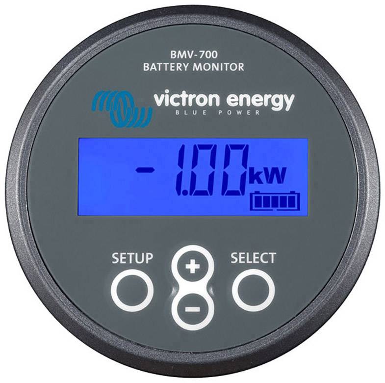 Monitor batérie zobrazuje '-1,00 kW' na modrom displeji. Tri tlačidlá pre 'Nastavenie', '+/-' a 'Výber'. Značka: 'victron energy'.