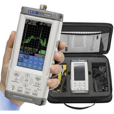 Prenosný 3-GHz RF spektrálny analyzátor s príslušenstvom v čiernej taške. Displej zobrazuje frekvenčné analýzy. Súčasťou sú nabíjačka a káble.