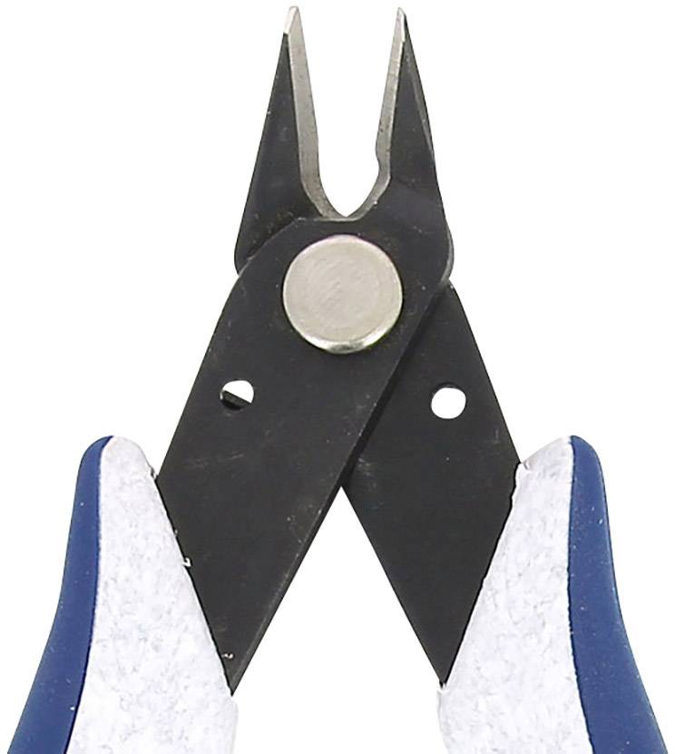 'Čierny presný strihač s modrými a bielymi rukoväťami, zatvorený, pred bielym pozadím.'