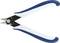 Bočné štiepacie kliešte s modrými rukoväťami a striebornými strihovými čepeľami, primárne používané na strihanie drôtu alebo tenkých kovových kusov.