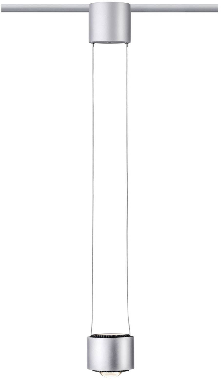 Minimalistická strieborná závesná lampa s valcovitým dizajnom, zavesená na tenkom kábli z horizontálnej tyče.