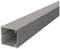 Obdĺžnikový sivý kovový kanál so štvorcovým prierezom a otvoreným koncom, vhodný na vedenie káblov alebo rozvodov.
