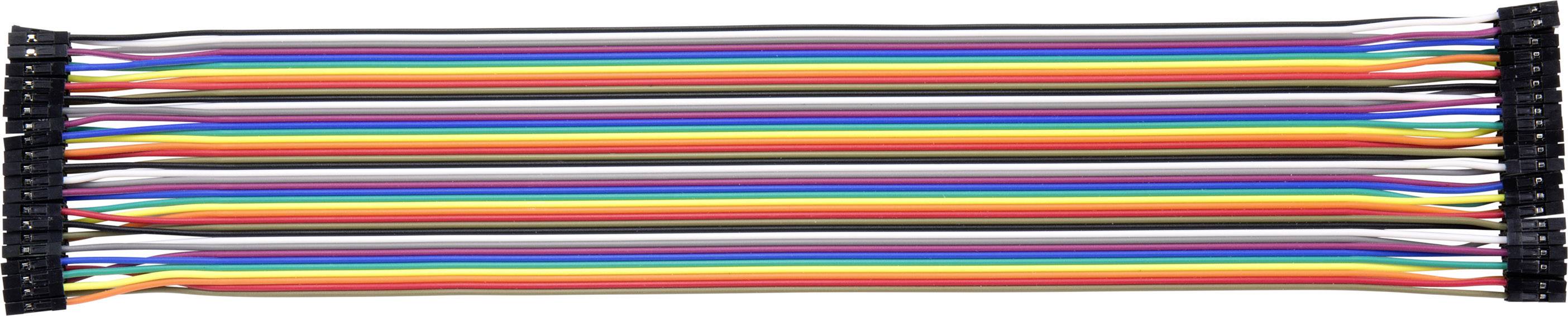 Farebné prepájacie káble v paralelnom usporiadaní. Perfektné pre elektrotechnické projekty a zapojenia.