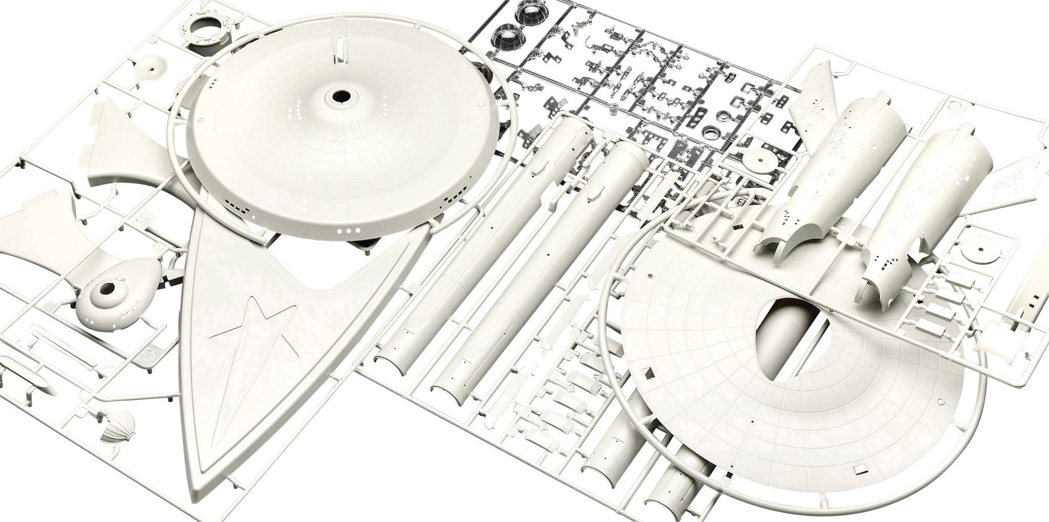 Stavebnica vesmírnej lode v jednotlivých dieloch, rozložená na plastovej doske. Obsahuje krídla, valcovité časti a rôzne komponenty na zostavenie.