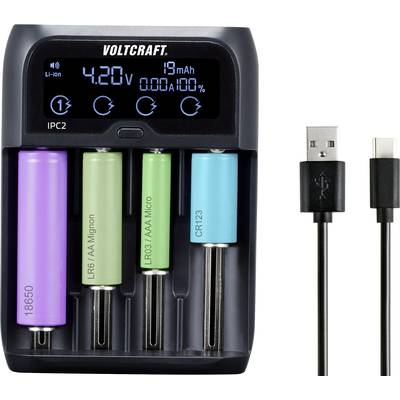 Nabíjačka so štyrmi rôznymi typmi batérií, ktoré možno nabíjať. Displej zobrazuje napätie, miliampérhodiny a stav nabitia. Dva USB káble napravo.