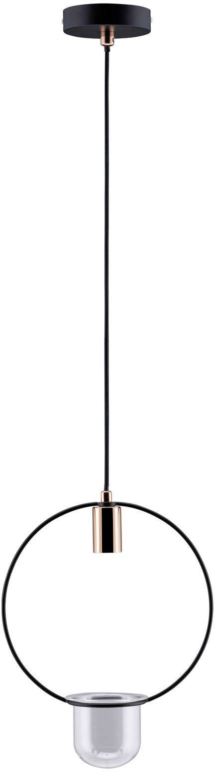 Moderná závesná lampa s čiernym káblom, medenou objímkou a priehľadným skleneným difúzorom v okrúhlom kovovom ráme.