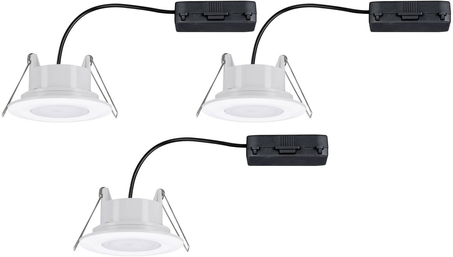 Tri okrúhle biele zapustené svietidlá s čiernymi pripojovacími krabicami, prepojené káblami, sú usporiadané na bielom pozadí.