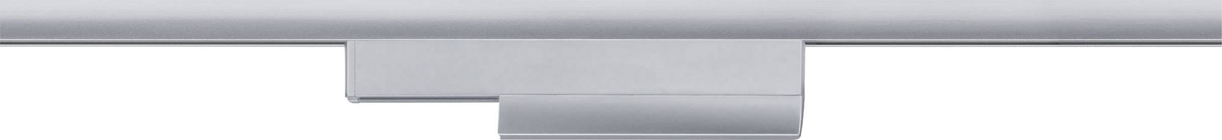 Strieborná magnetická lišta s jasnými líniami, na ktorej je možné upevniť dokumenty alebo fotografie. Minimalistický dizajn.