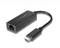 USB-C na Ethernet adaptér od Lenova. Čierne telo s ethernetovým portom na jednej strane a USB-C konektorom na strane druhej.
