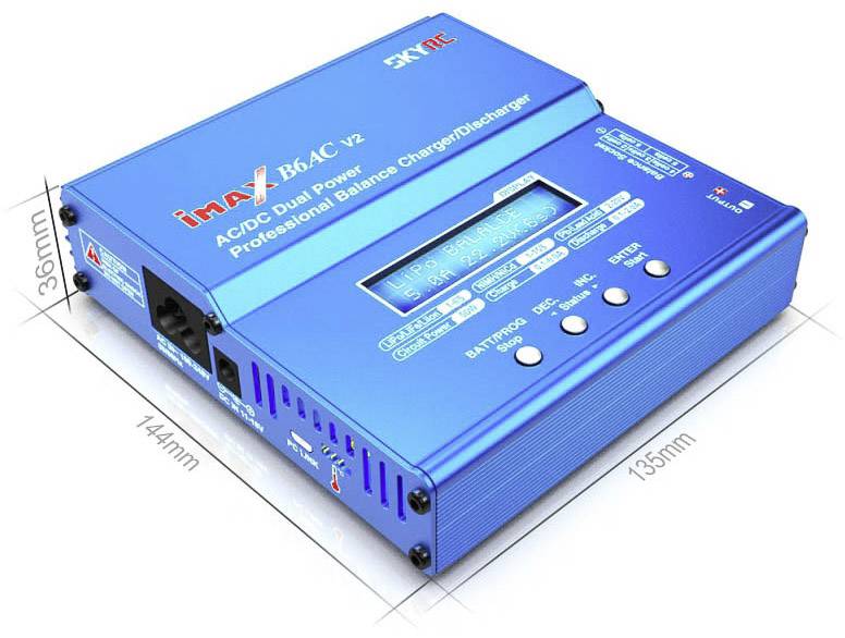 Modrý, obdĺžnikový nabíjací adaptér na akumulátory s digitálnymi displejmi a viacerými tlačidlami na prednej strane. Nápis: 'AC/DC Dual Power'.