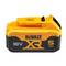 Žltý DeWalt lítiovo-iónový akumulátor s označením '18V XR 5 Ah'.