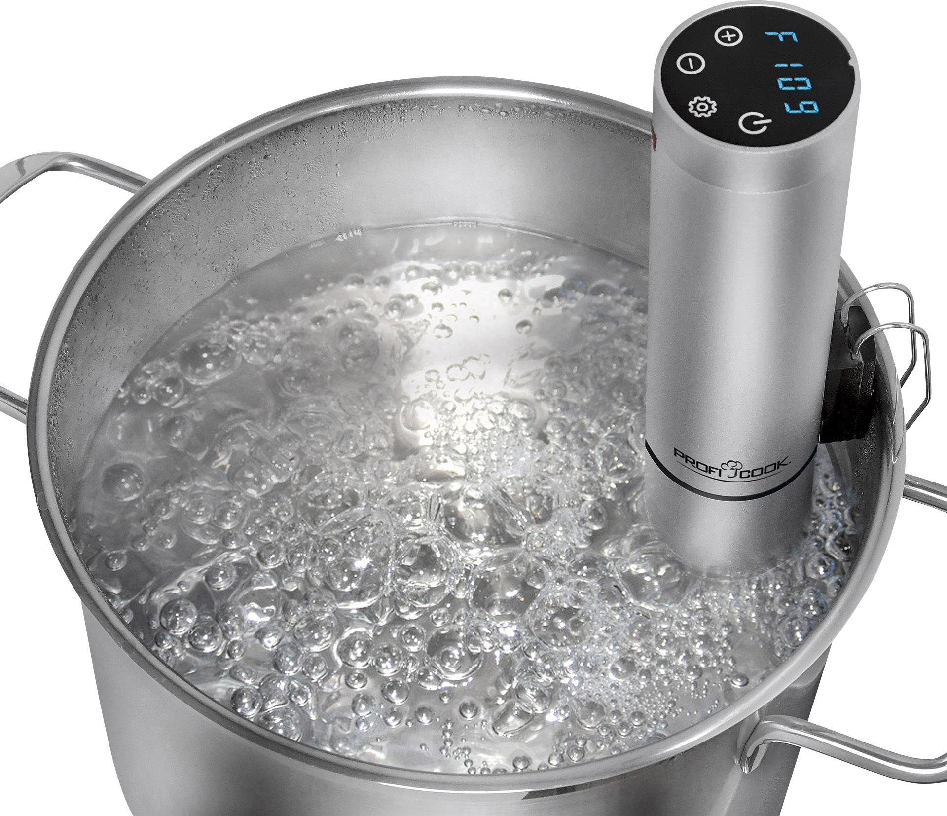 Hrniec s vriacou vodou a nerezové zariadenie Sous-Vide, ktoré ukazuje teplotu vody 110,9 stupňov Fahrenheita.
