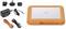 Externý pevný disk s oranžovým ochranným obalom, USB kábel, napájací adaptér s medzinárodnými adaptérmi pre zásuvky.