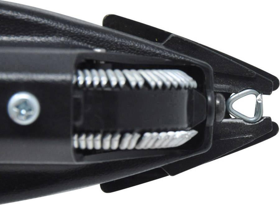 Detailný pohľad na čiernu zošívačku s viditeľným kovovým mechanizmom a sponkami v prednej časti.