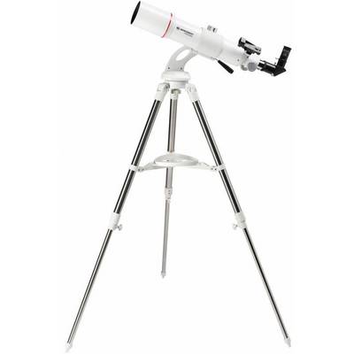 Biele teleskop na stojane, nasmerované k oblohe. Ideálne pre nadšencov astronómie na pozorovanie nebeských telies.