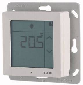 Digitálny stenový termostat zobrazuje '20,5°C' na displeji. Tlačidlá na reguláciu teploty sú viditeľné. Značka je zobrazená dole.