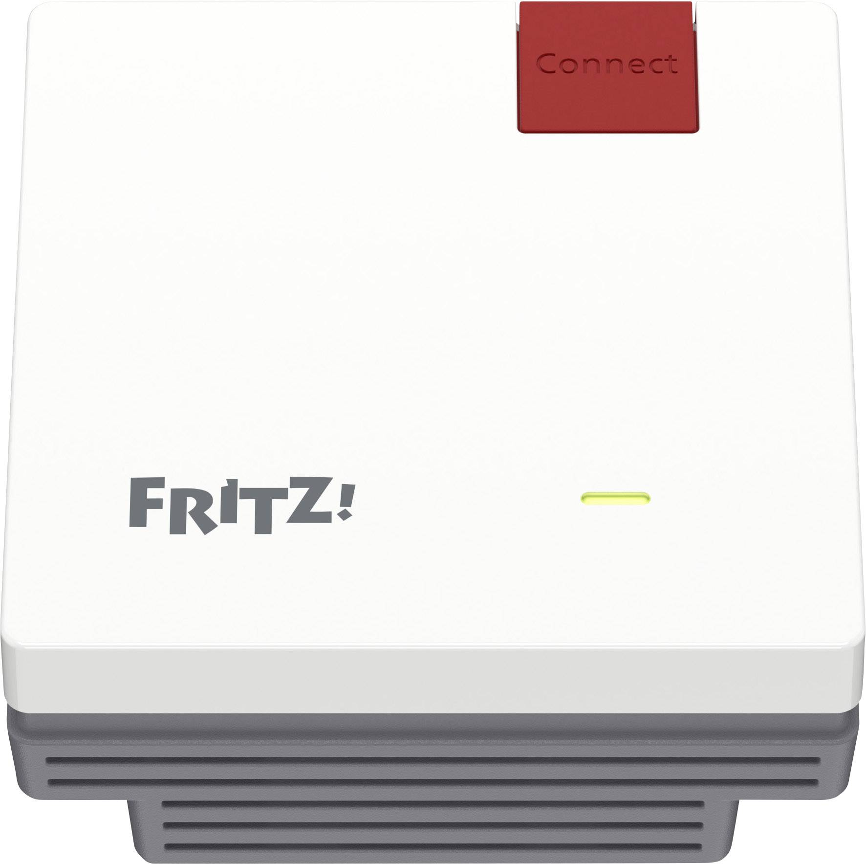 FRITZ! WLAN-repeater s červeným tlačidlom 'Connect' hore, LED indikátor svieti. Používa sa na rozšírenie WiFi signálu.