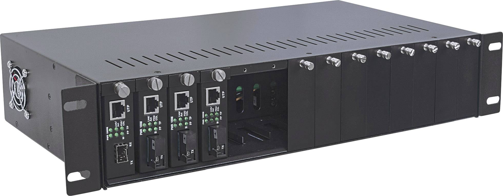 Čierne horizontálne sieťové zariadenie s viacerými ethernetovými portami a indikátormi na prednej strane; slúži na spracovanie a prenos dát.