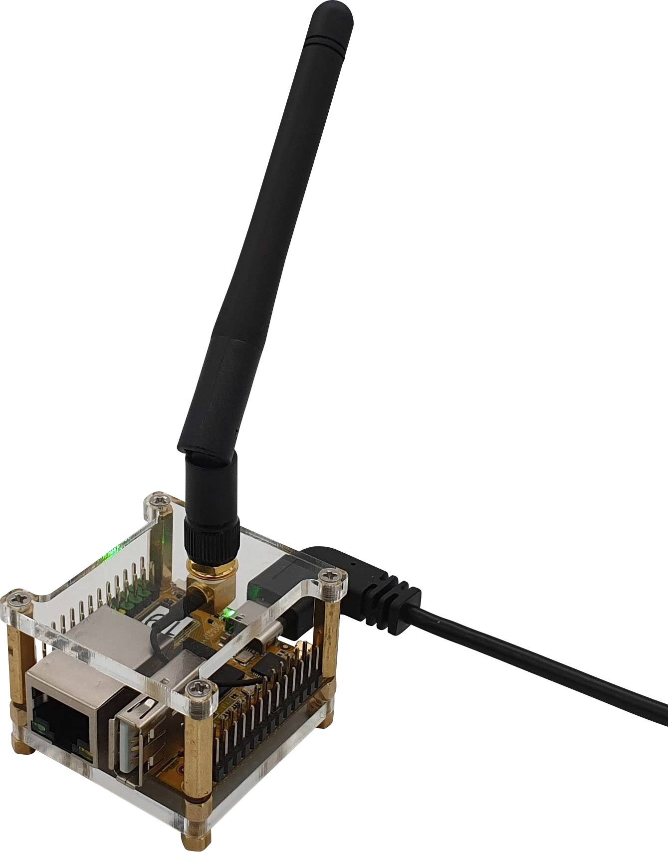 Malý, priehľadný elektronický čip s anténou a pripojeným káblom.