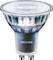 Philips GU10 LED žiarovka s lesklým, reflektujúcim povrchom, vhodná pre úsporné osvetlenie v obytných priestoroch.