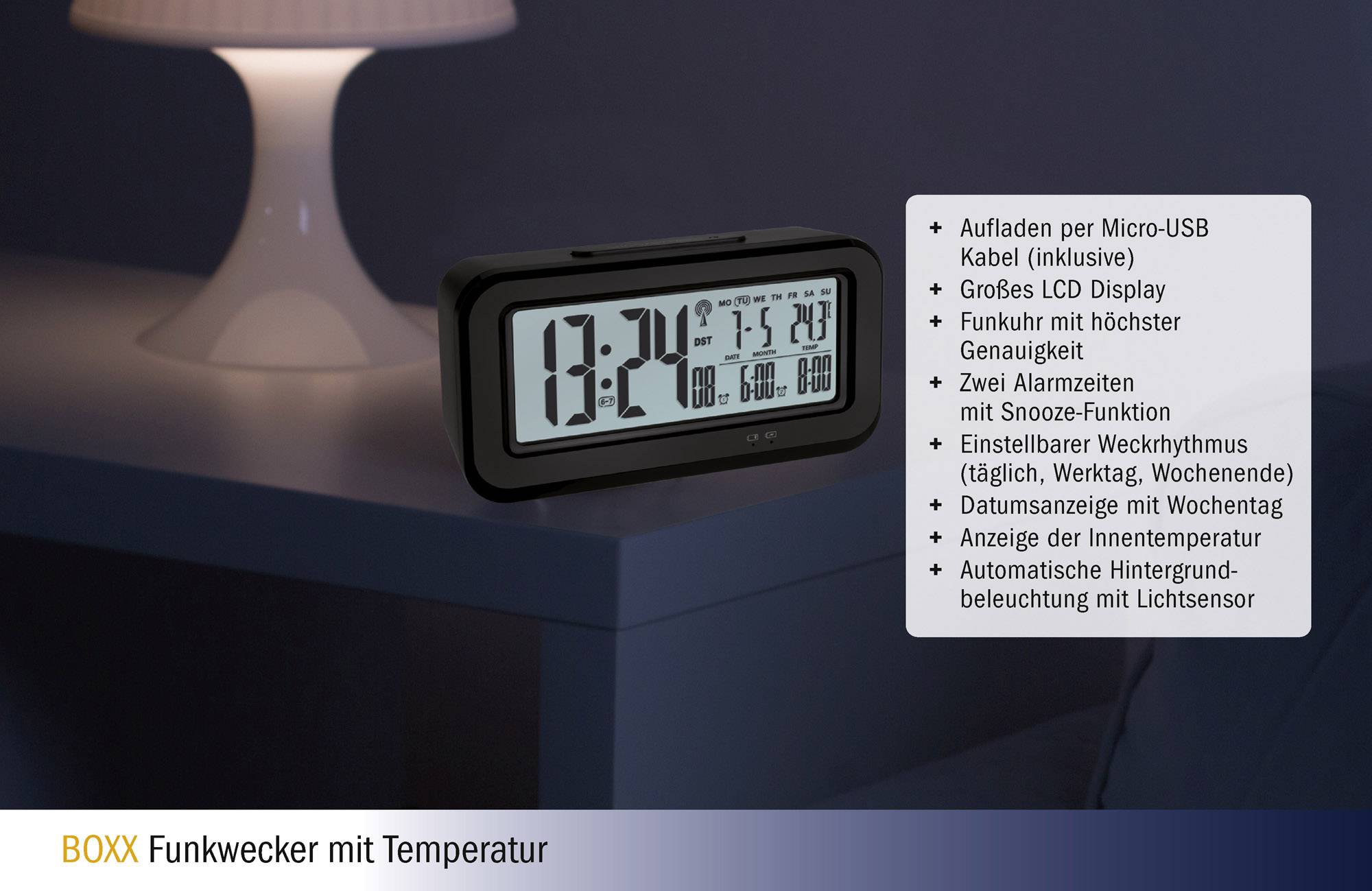 Digitálny rádiový budík na nočnom stolíku ukazuje čas 13:24 a dátum. Vedľa hodín sú vymenované rôzne funkcie vrátane zobrazenia teploty a nastaviteľného intervalu budenia.