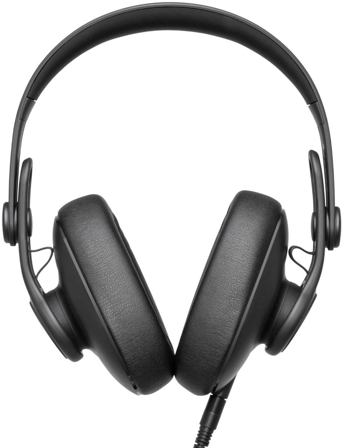 Čierne slúchadlá Over-Ear s čalúnenými náušníkmi a navíjaným káblom. Sú zobrazené na bielom pozadí.