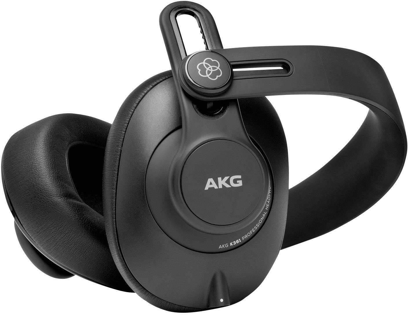 Čierne slúchadlá AKG s čalúnenými náušníkmi a nastaviteľnou čelenkou; logo a kvetinový emblém na stranách.