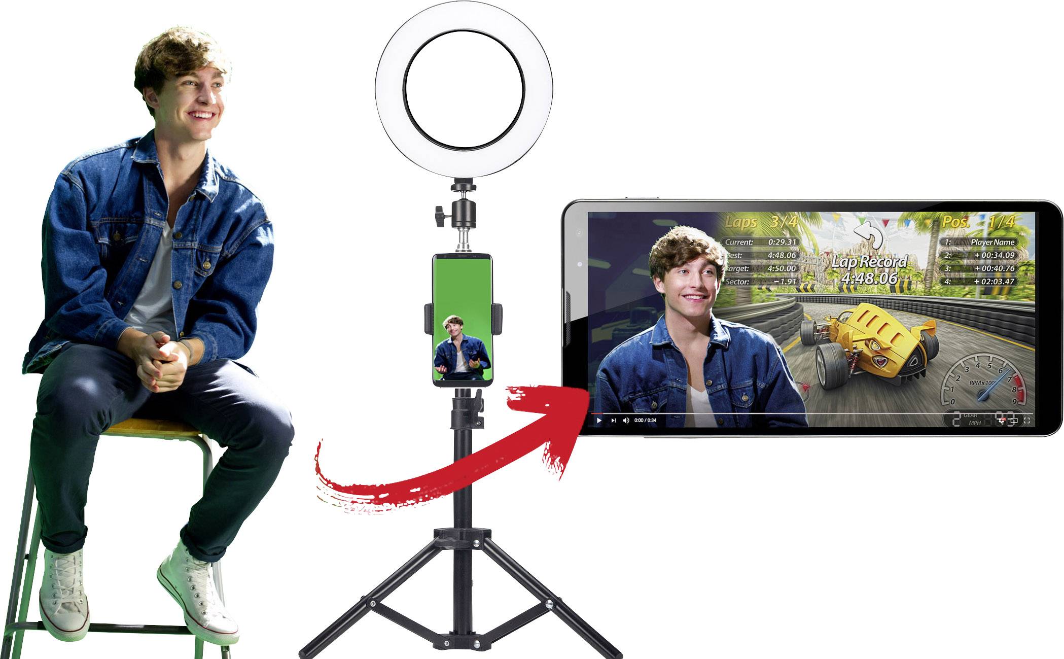 Muž sedí na stoličke. Vedľa neho stojí stojan so smartfónom a kruhovou lampou. Na tablete sa zobrazuje jeho video.