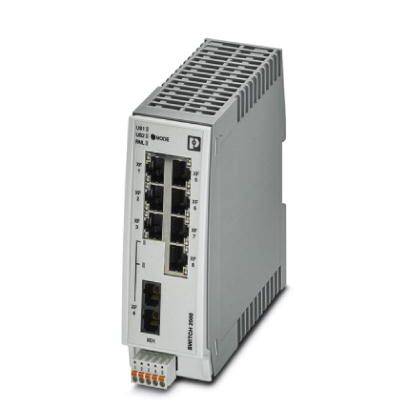 Sivý priemyselný sieťový switch s ôsmimi ethernetovými portami, namontovaný na DIN lište. Vhodný pre priemyselné použitie.