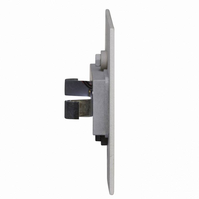 Zámková závora upevnená na platni; pohľad z boku s dvoma pohyblivými kovovými dielmi.