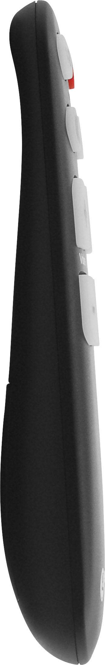 Čierna diaľkový ovládač v bočnom pohľade s viacerými tlačidlami; červený detail hore.