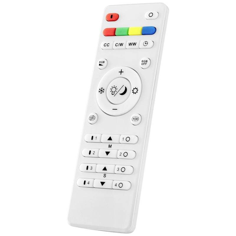 Biela diaľkový ovládač s farebnými tlačidlami hore, pod nimi kruhové ovládacie prvky a číslované tlačidlá v jednom rade.