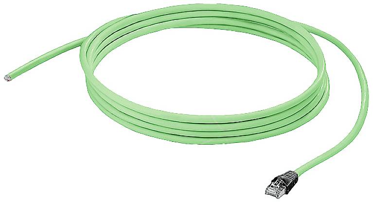 Dlhý zelený ethernetový kábel, zvinutý, s RJ45 konektorom na jednom konci, vhodný pre sieťové pripojenia.