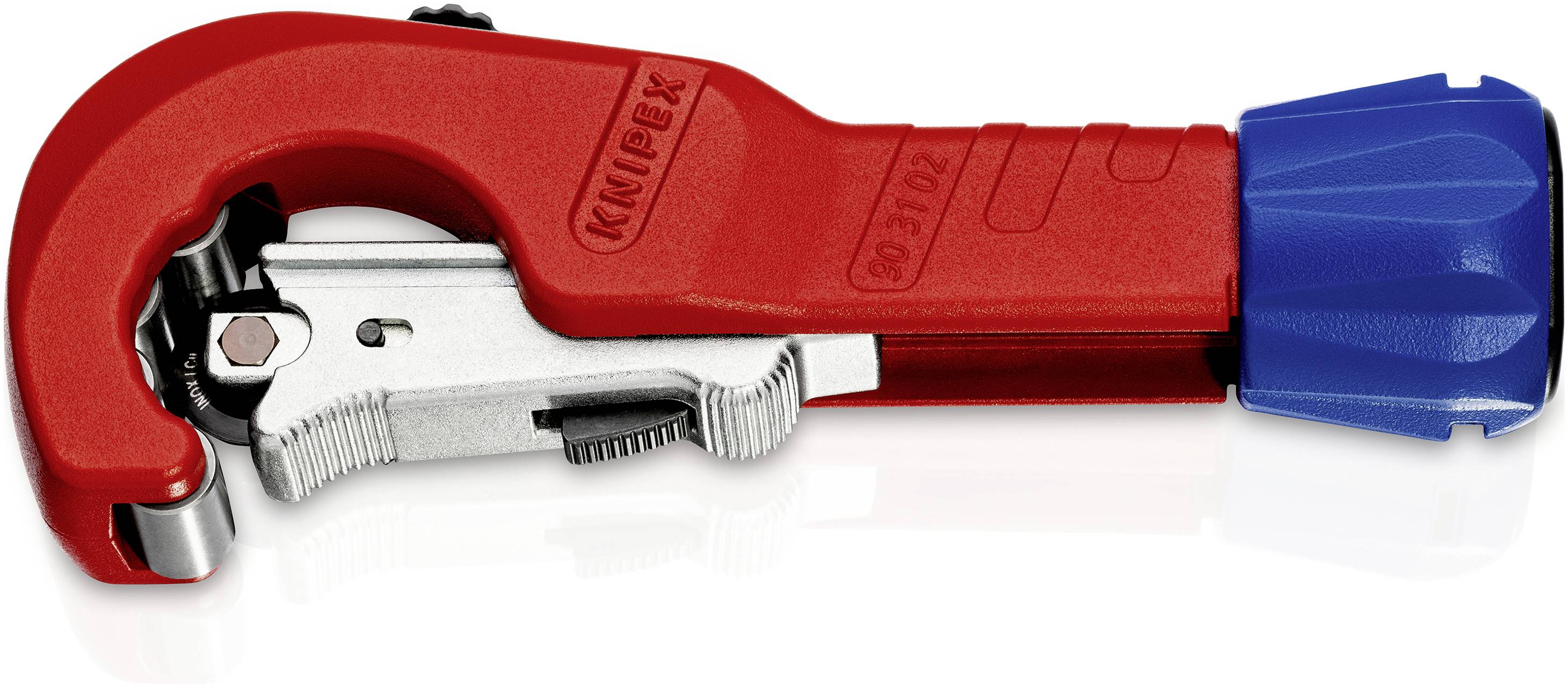 Červený rezací nástroj na potrubie so strieborným rezacím mechanizmom a modrým držadlom. Názov značky viditeľný na červenom hornom povrchu.