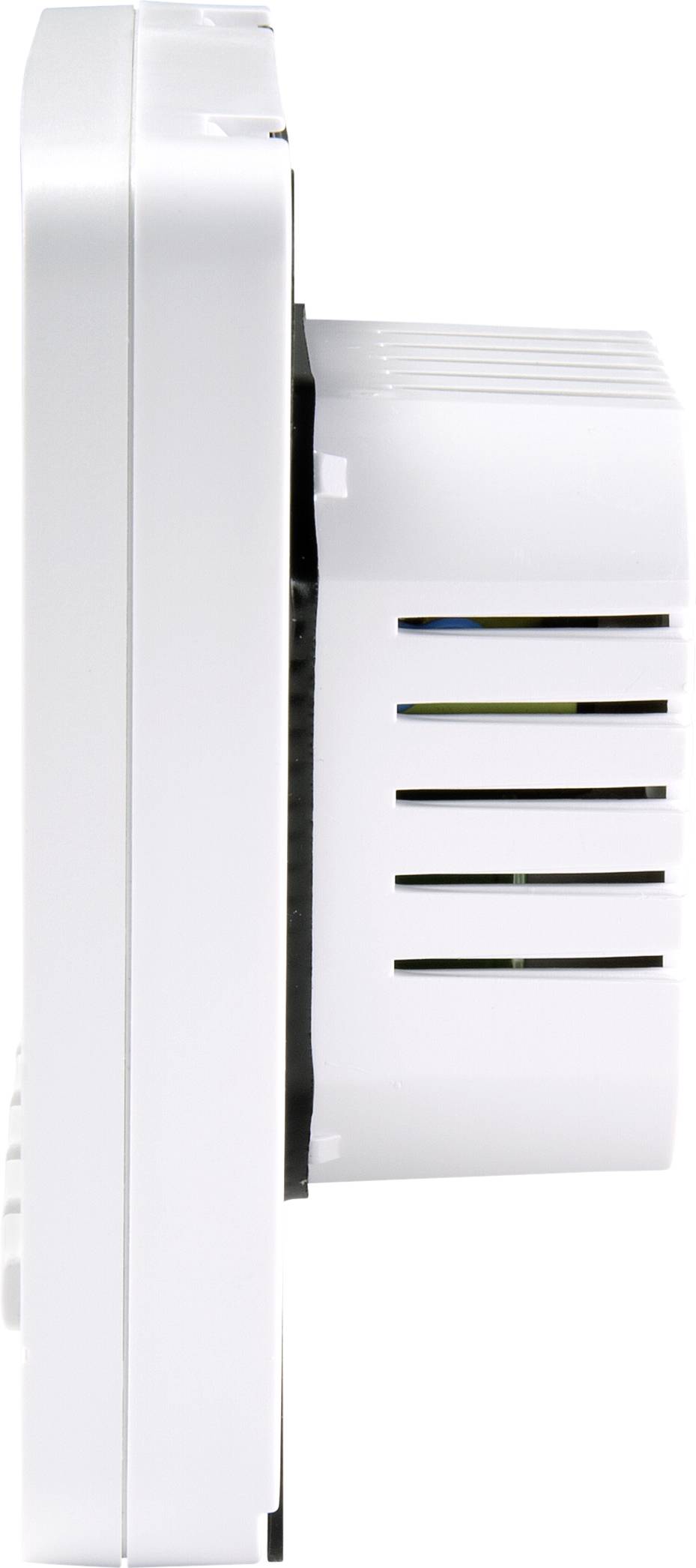 Biely, obdĺžnikový detektor dymu z bočného pohľadu so ventilačnými štrbinami v strede.