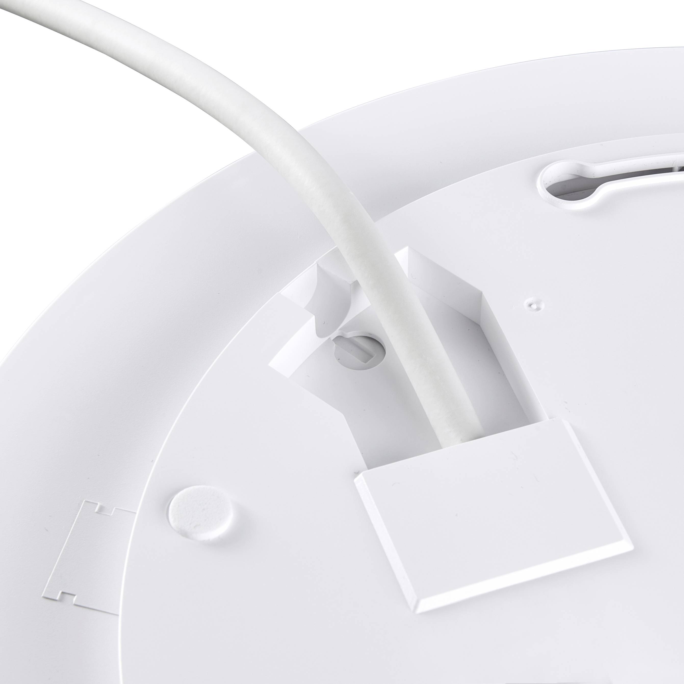 Biela okrúhla lampa so viditeľným káblom a stenovou konzolou. Moderný a minimalistický dizajn do interiéru.